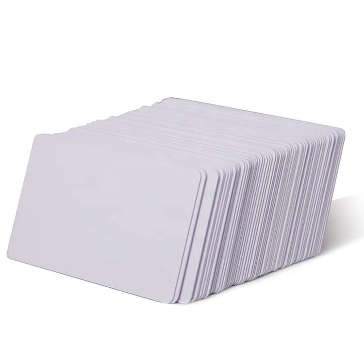 ntag215 の破片が付いている空白の rfid カード